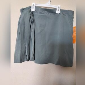 Avia Gray Skirt Skort with Sleek Design Pleated Detail NWT Small